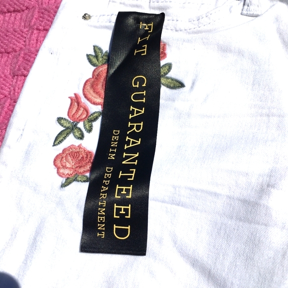 Angel Kiss Skinny Mid Rise White Rose Jeans Sz 11 - Picture 8 of 15
